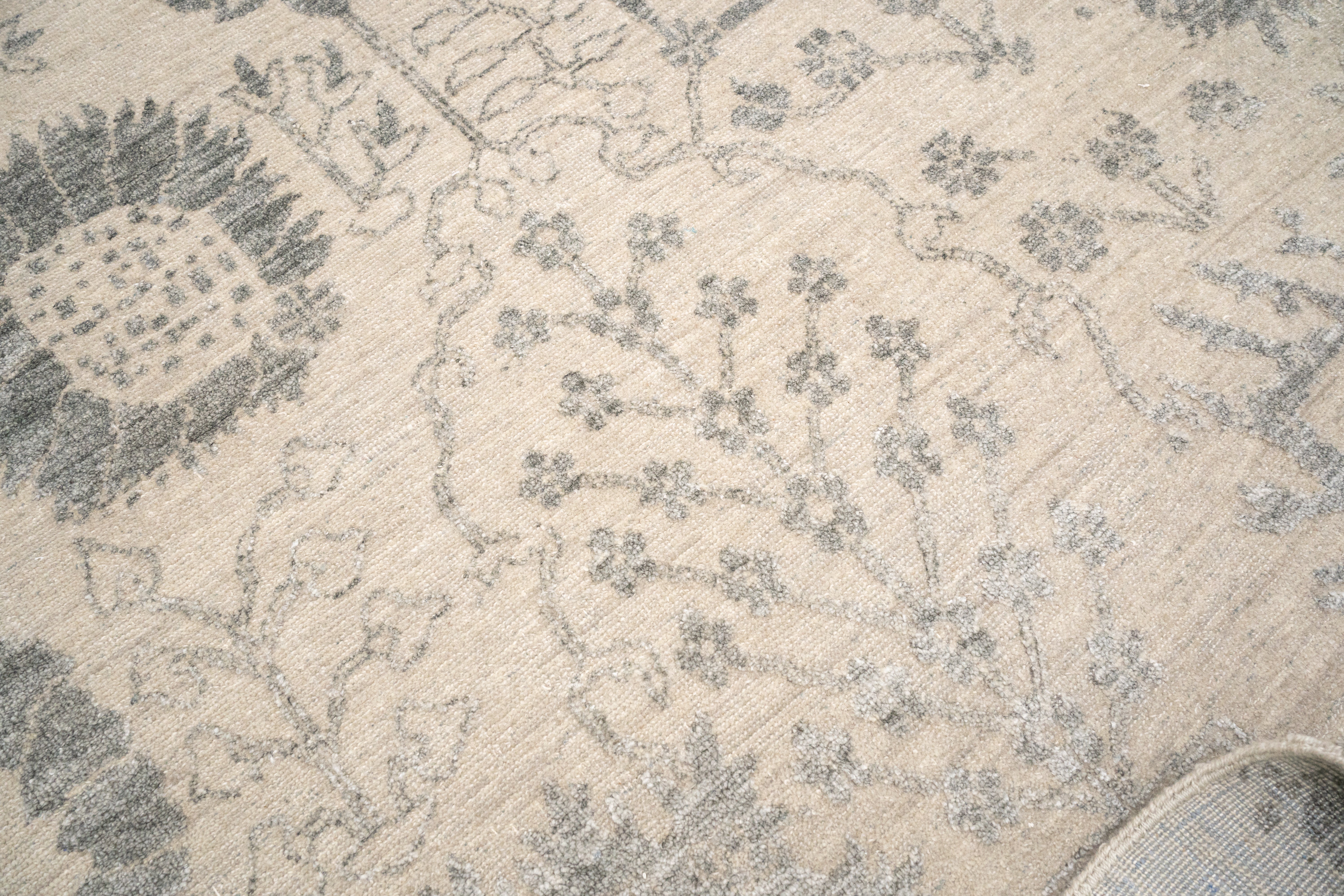 Handknotted Carpet, DIA- 3458 VASE 3, Bone & Gray